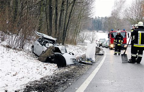 23 Jähriger stirbt bei Unfall auf der B 13