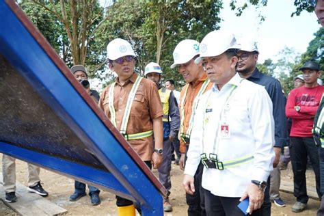 Gubernur Al Haris Letakkan Emas Prosesi Tegak Tiang Tuo Mega Proyek