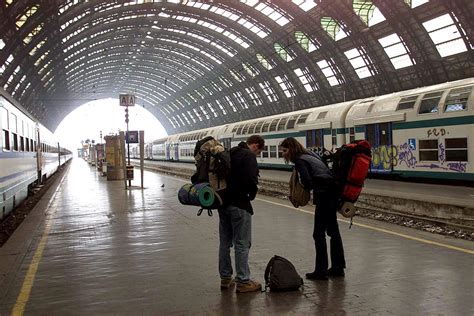 Guasto In Stazione Centrale Ritardi Fino A Minuti Disagi Per I