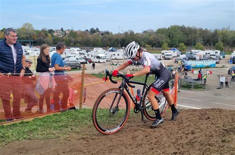 Cyclo Cross Perrine Clauzel Reste En Embuscade En Coupe De France