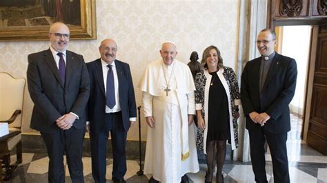 El Papa recibe en el Vaticano a una representación de la Junta