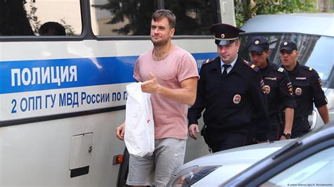 Pussy Riot Mitglied Wieder Aufgewacht