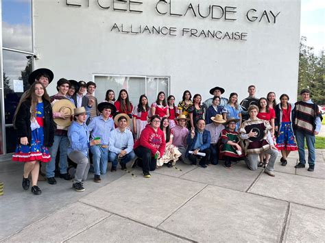 Desayuno de Agradecimiento a Todo el Personal del Colegio por 4tos Medios Lycée Claude Gay