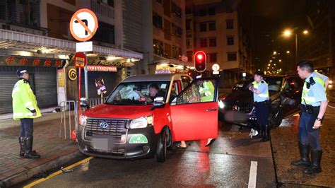 土瓜灣平治猛撼停路邊的士 兩車相撞後打白鴿轉 司機棄車逃去 星島日報