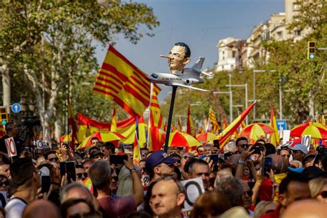 Manifestaci N En Barcelona Contra La Amnist A Traici N Y Reacci N Seis