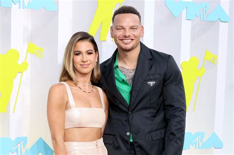 Kane Brown, Wife Katelyn Share First Concert Performance of Hit ‘Thank ...