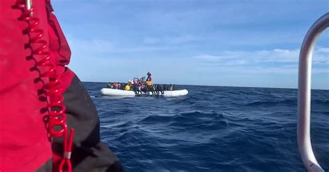 Migranti Ocean Viking Salva 120 Persone Al Largo Della Libia Tra Loro