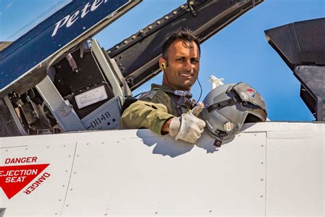 Meet Jameel Janjua Virgin Galactic Test Pilot Skies Mag