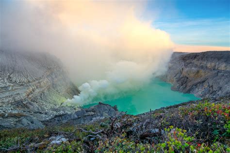 Ijen Crater Banyuwangi, Complete Guide & Entrance Fee - IdeTrips