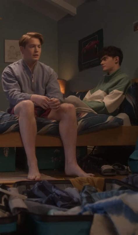 Pin By Gael Emboava On HEARTSTOPPER In 2024 Alice Book Cute Gay Dream Boyfriend