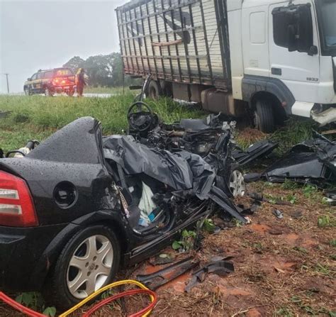 Violento Acidente Envolvendo Carro E Caminhão Deixa Três Mortos Na Br