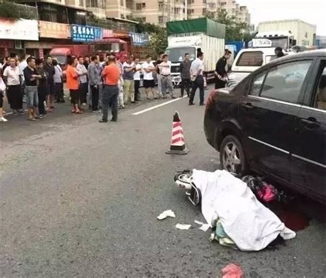 東莞今早發生慘烈車禍！女孩騎車上學途中，遭小車碾壓致死！ 每日頭條