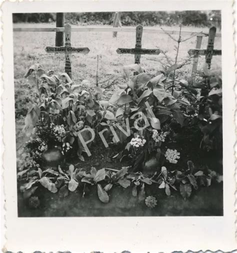 FOTO WK II Wehrmacht Friedhof Soldat Grab Schütze Eduard Kröninger u a