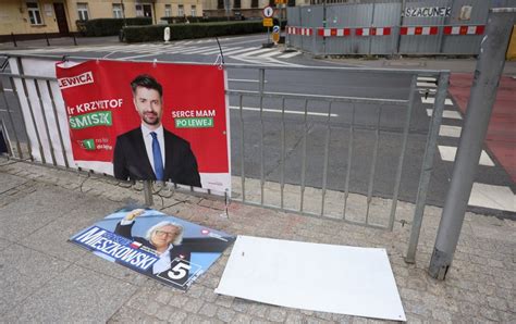 Wybory i po wyborach Kto teraz posprząta miasto z plakatów banerów i