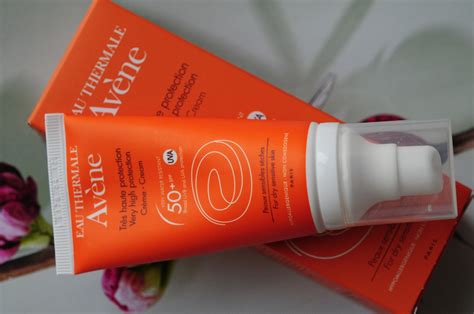 monikowy świat: Avene Very High Protection Cream SPF 50+ Chroń się ...