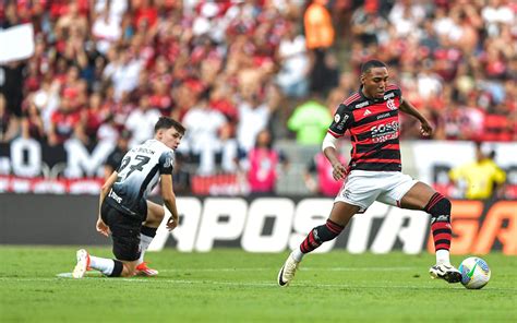 Torcedores Do Flamengo Sobre Lorran Titular Absoluto