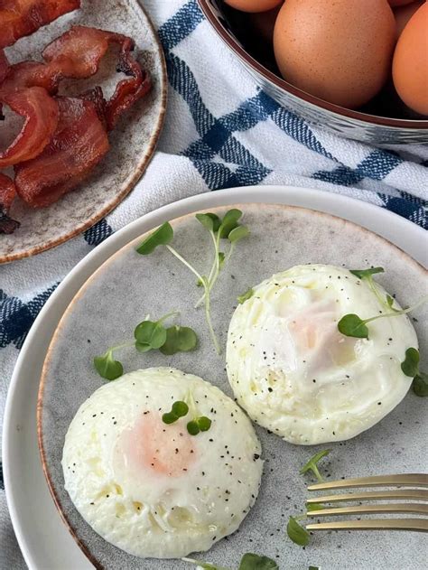 How To Poach Eggs In Silicone Cups In The Microwave