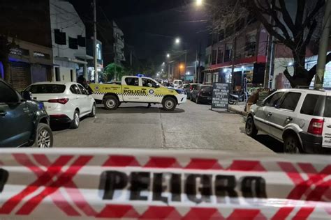 Un Muerto En El Enfrentamiento De La Barra De San MartÍn De TucumÁn Antes Del Duelo Ante Belgrano