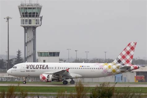 EC NOQ Airbus A320 216 Volotea LFLL Lyon St Exupery Flickr