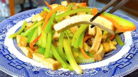 Stir fried Celery with Dried Tofu芹菜豆腐干 清香爽口营养健康有利于降血压的最佳食物 YouTube