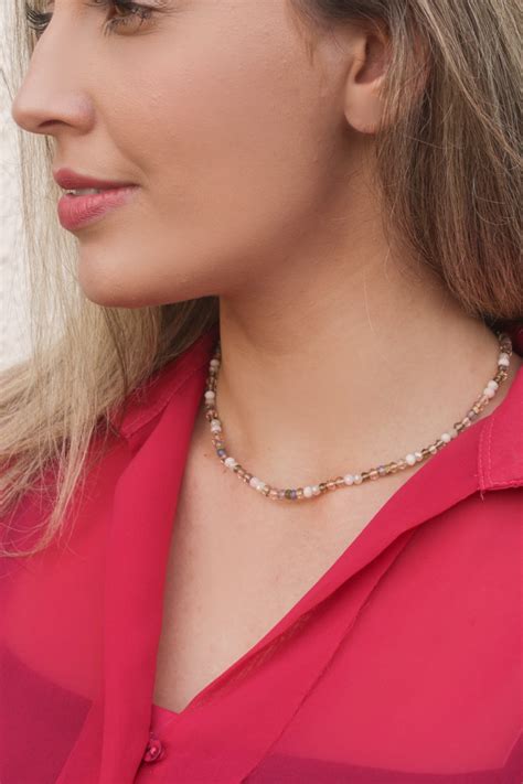 Colar Curto Mix De Cristais Tons De Nude E Marrom Magrini Joias