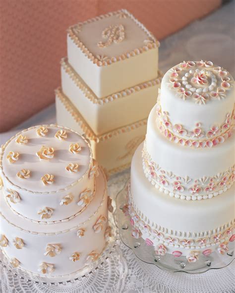 29 Wedding Cakes With Vintage Vibes Martha Stewart Weddings