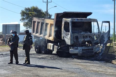 Nuevo Ataque Incendiario En Regi N De La Araucan A Deja Cinco Camiones