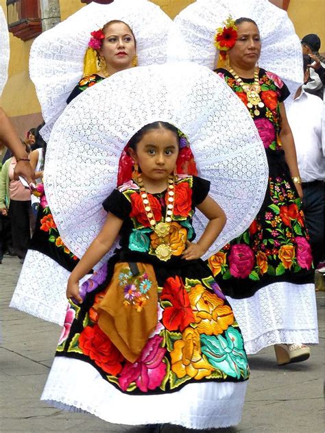 Artesaniasmexicanas Traje Tipico De Oaxaca Traje De Tehuana