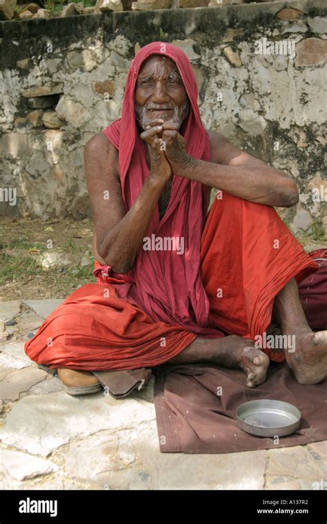 Beggar india hi-res stock photography and images - Alamy