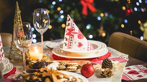 Top Tips To Throw A Lavish Christmas Dinner Party On A Budget