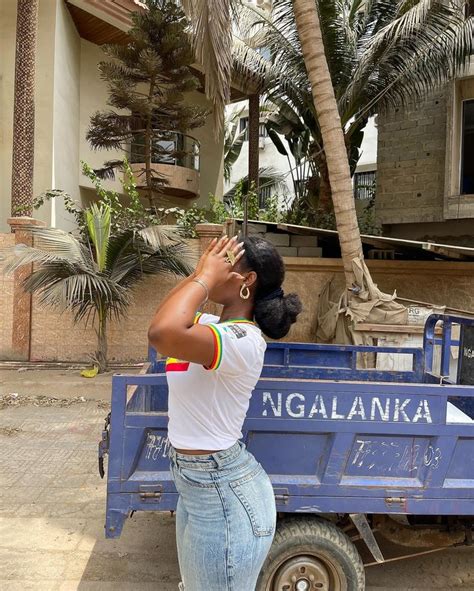 Flora Yapi On Instagram Dans Les Rues De Dakar🇸🇳 • • • • Dakar