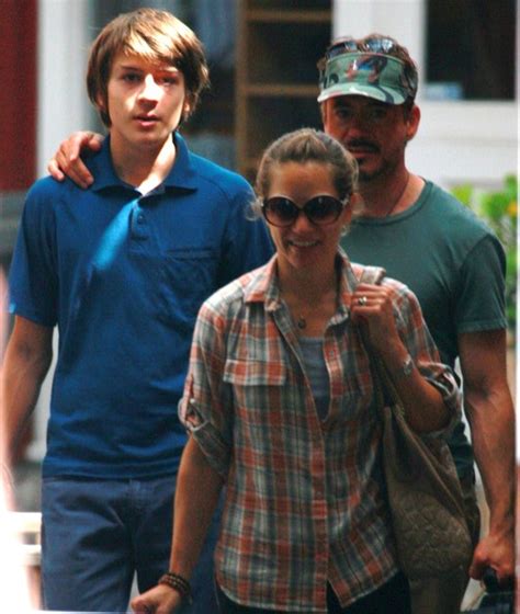 What an amazing life!: Robert Downey Jr. -Family Out Shopping in Bentwood-