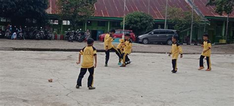 Pasca Hujan Kegiatan Class Meeting Di Mtsn Kota Padang Berlangsung