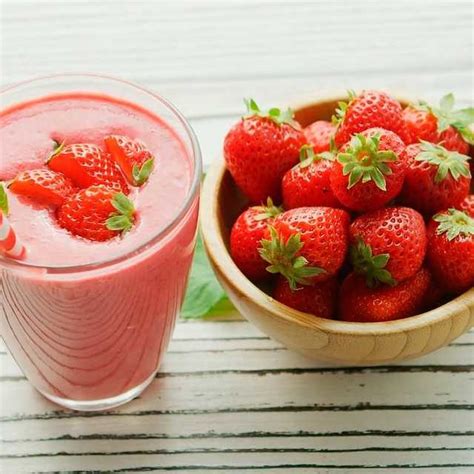 Receita De Smoothie De Banana E Morango Para Emagrecer Mundoboaforma