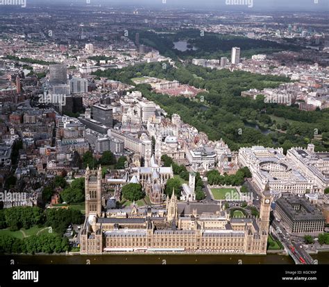 Una Veduta Aerea Di Londra Che Mostra Le Case Del Parlamento L Abbazia