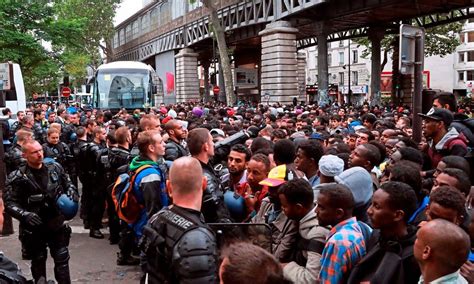 Fl Chtlingslager In Paris Mit Mehr Als Tausend Bewohnern Ger Umt