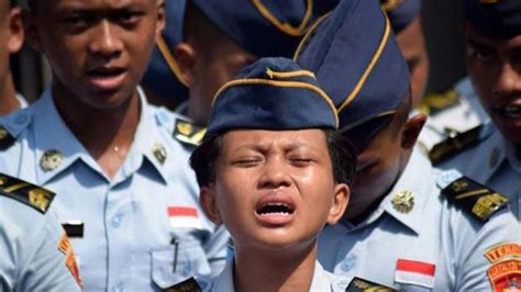 Demo Tuntut Perbaikan Fasilitas Siswa SMK Pelayaran Menangis Histeris