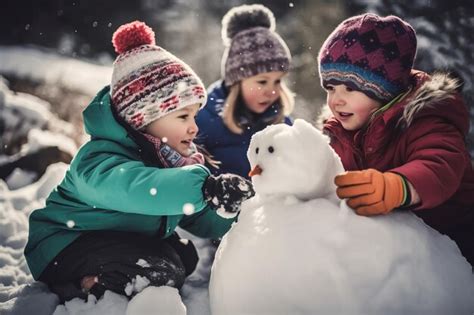 Niños construyendo muñeco de nieve diversión de invierno al aire libre