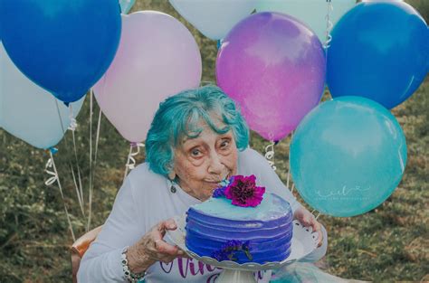 This Grandma Celebrated Her 98th Birthday With A Champagne Filled Turquoise Photoshoot Mumslounge