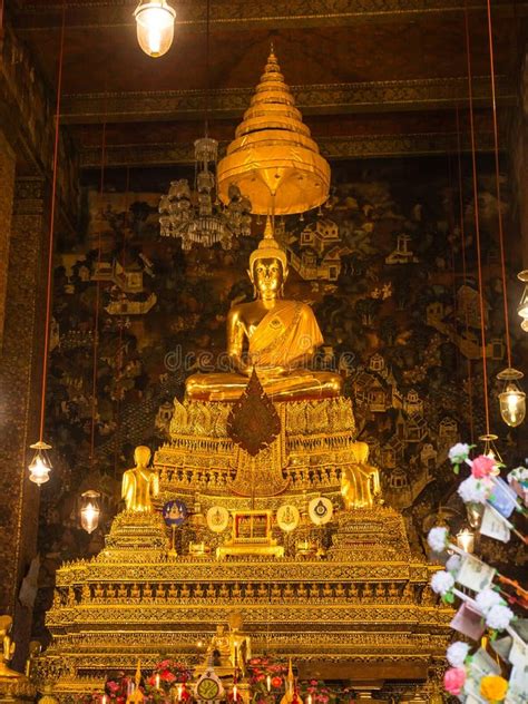 Estatua De Oro De Buda En La Iglesia Principal De Wat Pho Foto De