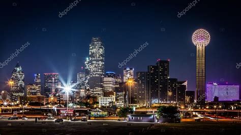 Dallas skyline by night Stock Photo by ©mandritoiu 82407328