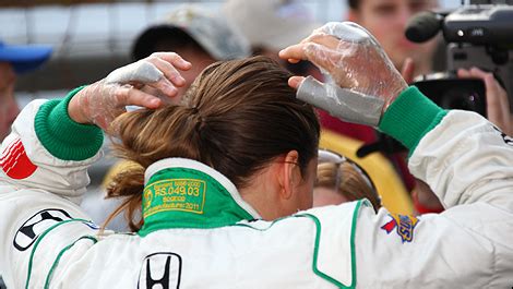 IndyCar: Injuries won't stop Simona de Silvestro | Auto123.com