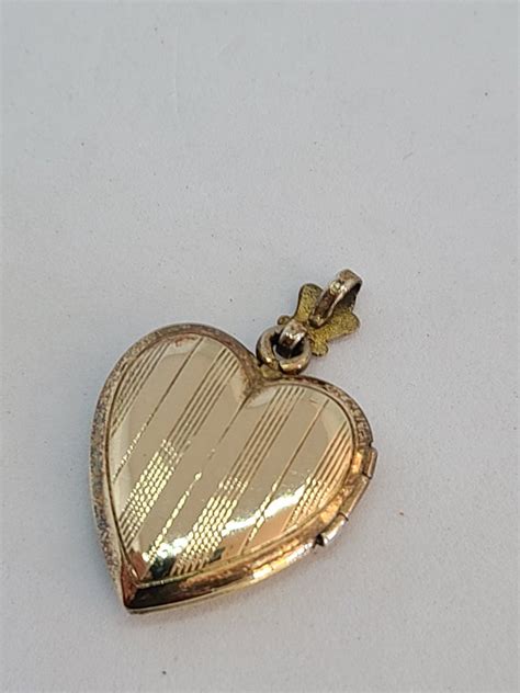 Vintage 14KT Gold Locket HEART Shaped Photo Pendant Gem