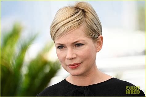 Pregnant Michelle Williams Attends The Photo Call For Showing Up At