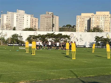 Fagner e Renato Augusto treinam normalmente e devem reforçar