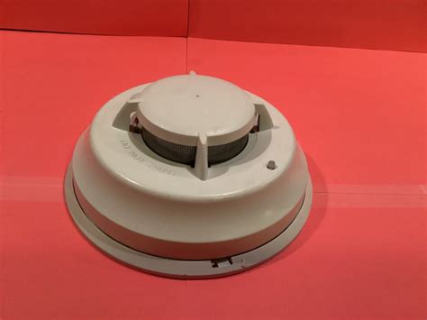 DSC 2 WIRE SMOKE DETECTOR MODEL FSA 210BRT EBay