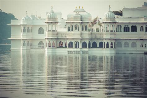 Taj Lake Palace On Lake Pichola In Udaipur Rajasthan India Open Roomz