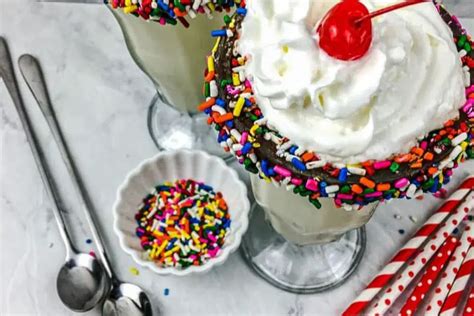 Thick & Creamy Vanilla Milkshakes - wellnesssleuth