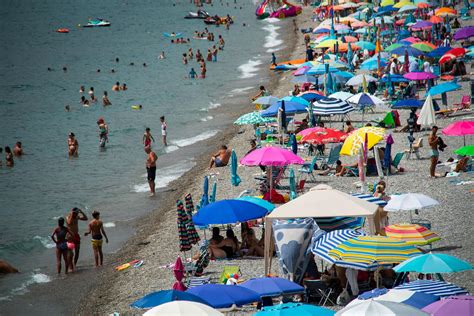 Andalucía estrena el verano con 148 banderas azules