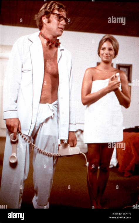 WHAT'S UP DOC (1972) RYAN O'NEAL, BARBRA STREISAND WUD 013 Stock Photo ...